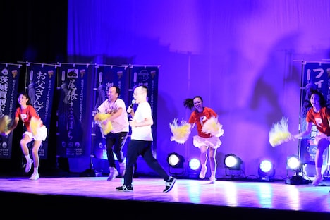 カーテコンコールの様子。