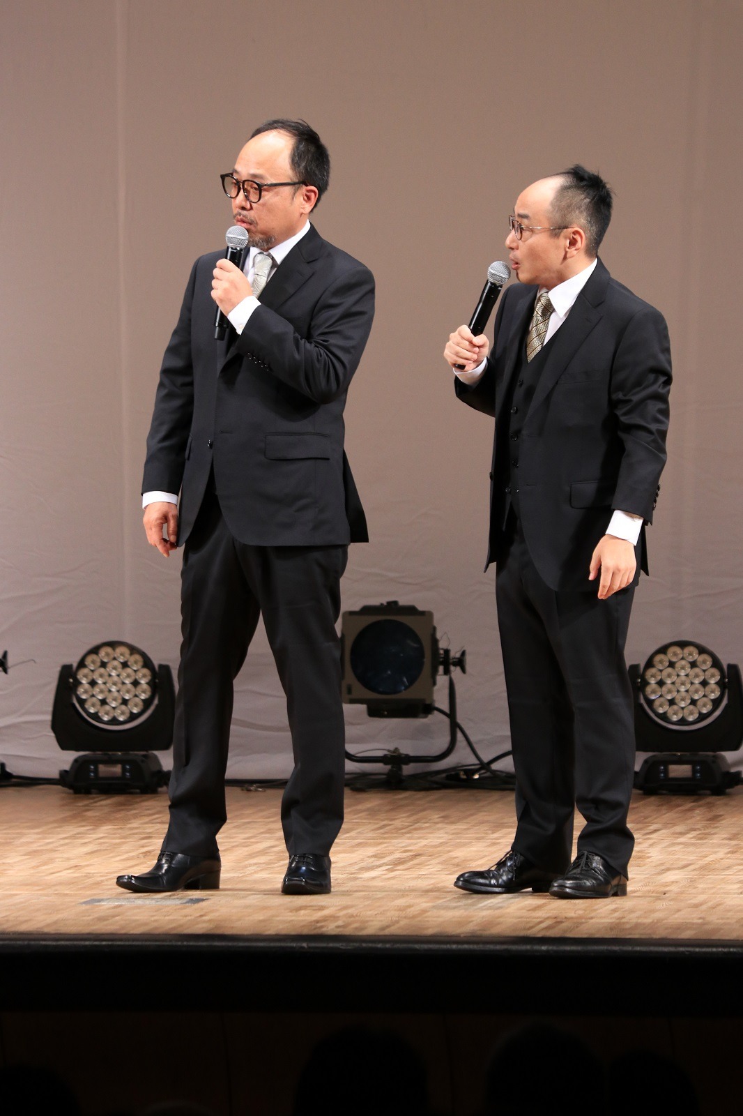 左からマキタスポーツ、プチ鹿島。