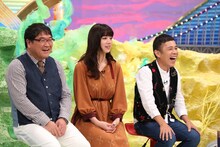 （左から）カンニング竹山、池田エライザ、ナインティナイン岡村。(c)フジテレビ