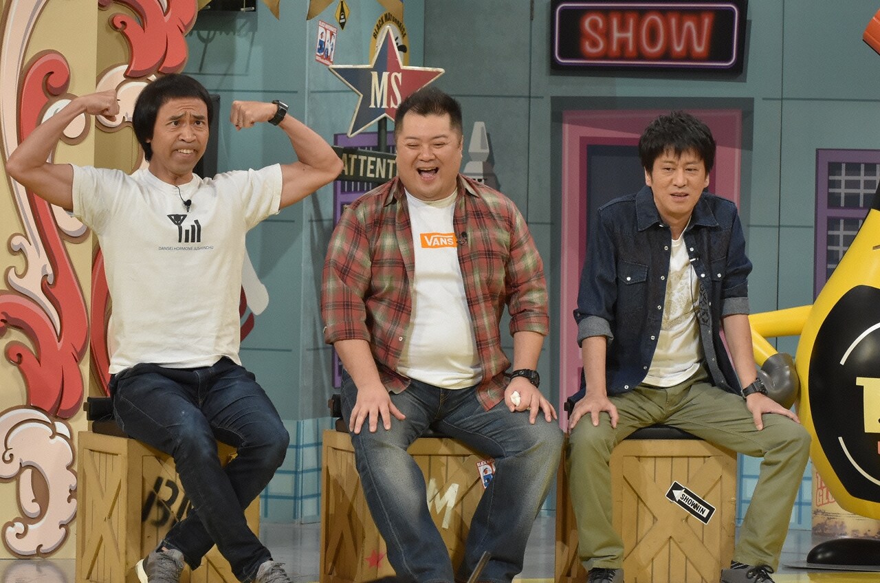 左からペナルティ・ワッキー、ブラックマヨネーズ。(c)読売テレビ