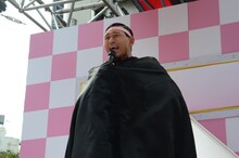 会場に現れたオードリー春日。