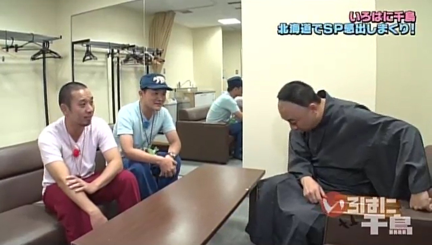 左から千鳥、レイザーラモンRG。(c)いろはに千鳥