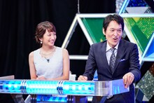 左から笹崎里菜アナウンサー、千原ジュニア。(c)日本テレビ