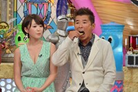 左から忍野さら、勝俣州和。(c)読売テレビ