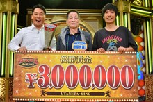 藤崎マーケットとトキの父（中央）。