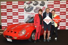 （左から）西川貴教、カミナリ。