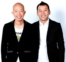 バイきんぐ。右が西村、左が小峠。