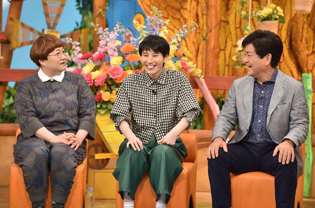 左からハリセンボン、堀尾正明。(c)日本テレビ