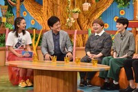 左から岡田結実、堀尾正明、ハリセンボン。(c)日本テレビ