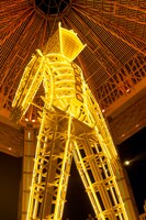 バーニングマンの象徴的モニュメント「ザ・マン」。