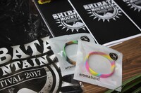 「柴田山フェス」のグッズ。(c)静岡朝日テレビ