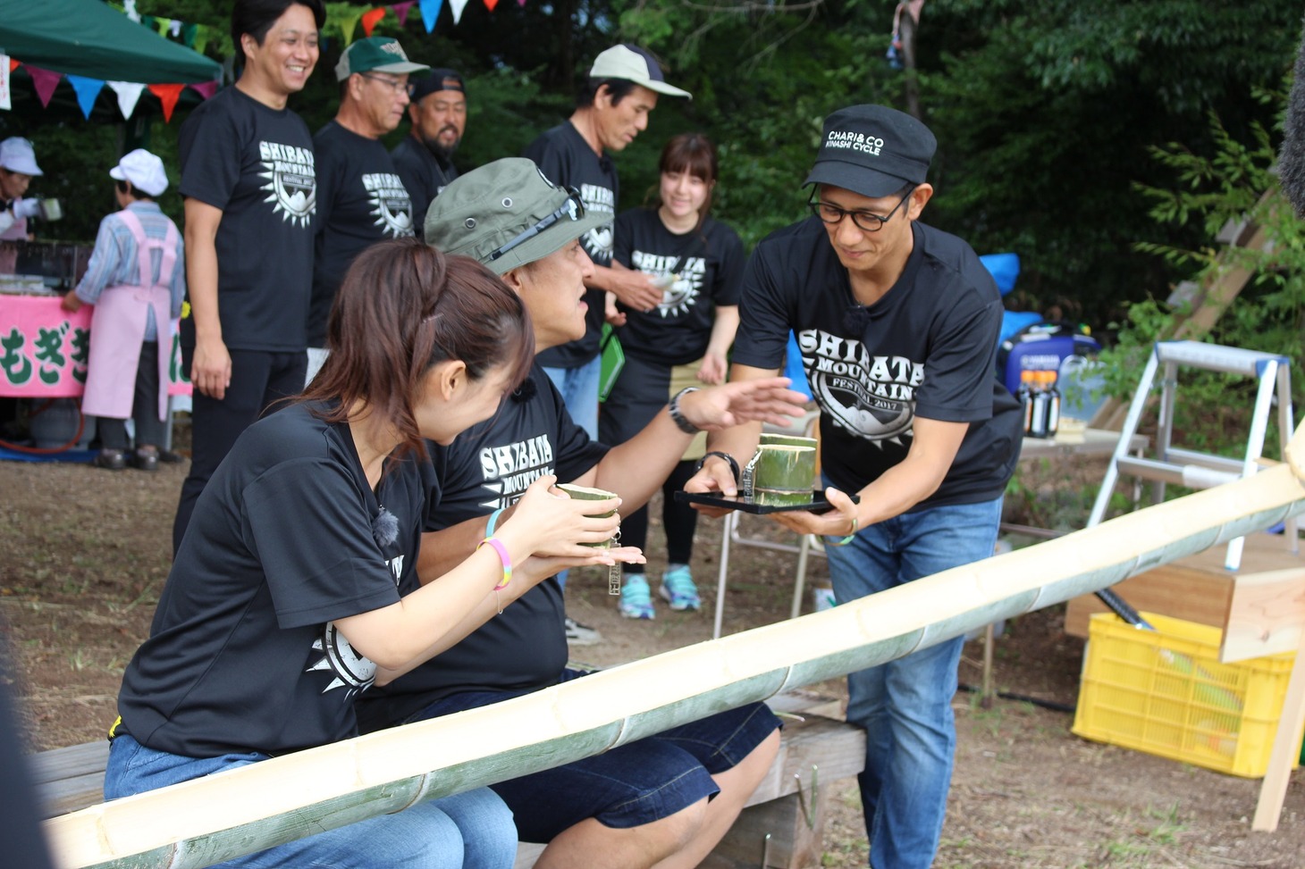 「柴田山フェス」を楽しむ一同。(c)静岡朝日テレビ