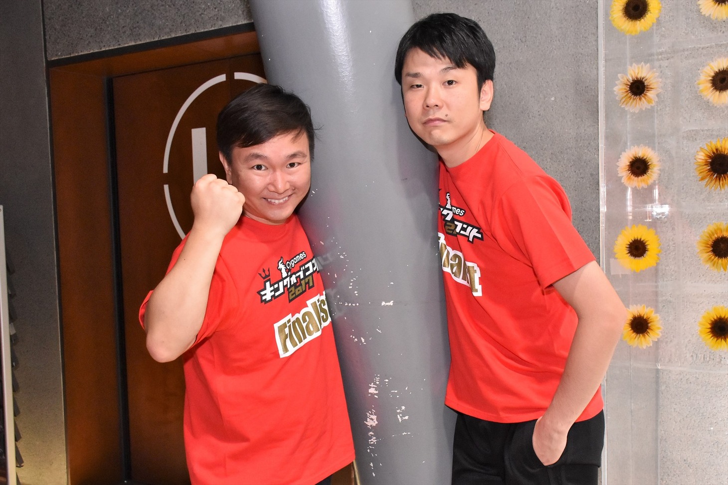 かまいたち。左から山内、濱家。