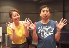 おいでやす小田（右）と桂紗綾アナウンサー（左）。