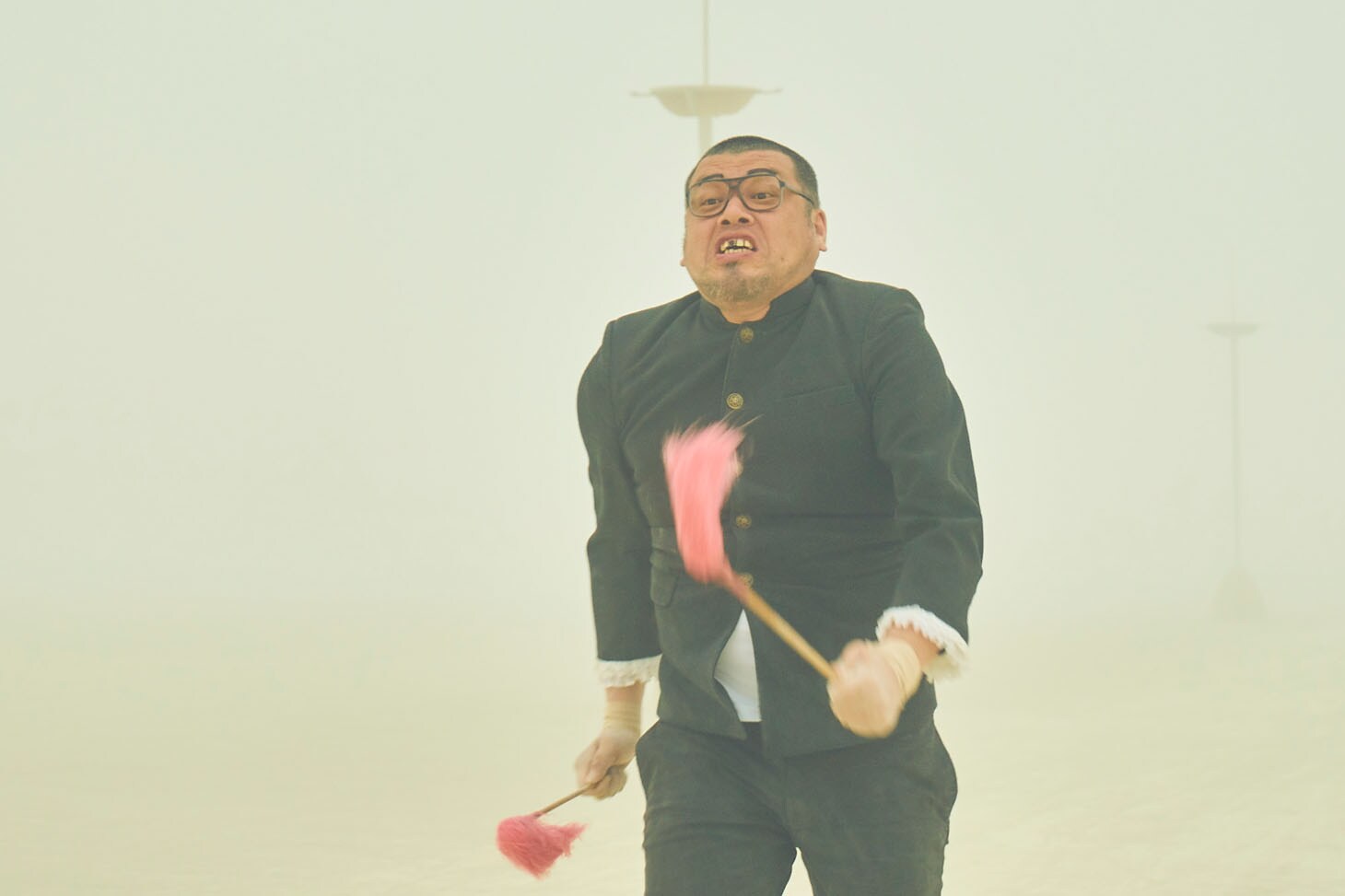 野性爆弾くっきー扮する「お花を摘みにきたのちゃん」。 [画像