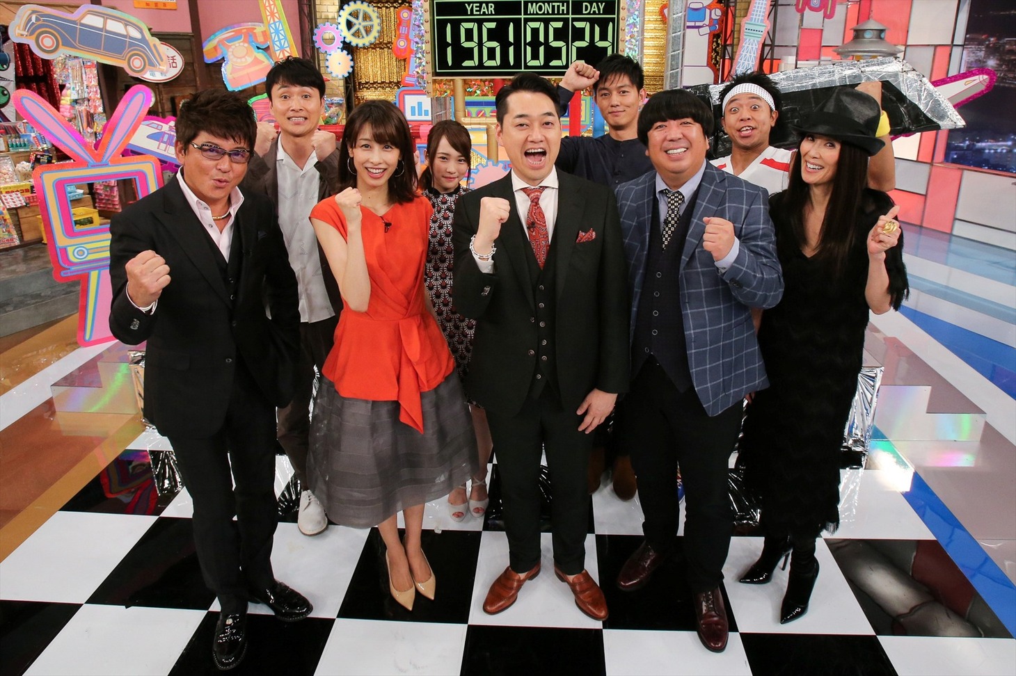 「アレがあるから今がある！」の出演者たち。(c)関西テレビ