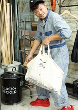 佐田工務店とブラック・アンド・デッカーが開発したウッドキャリアを持つバッドボーイズ佐田。