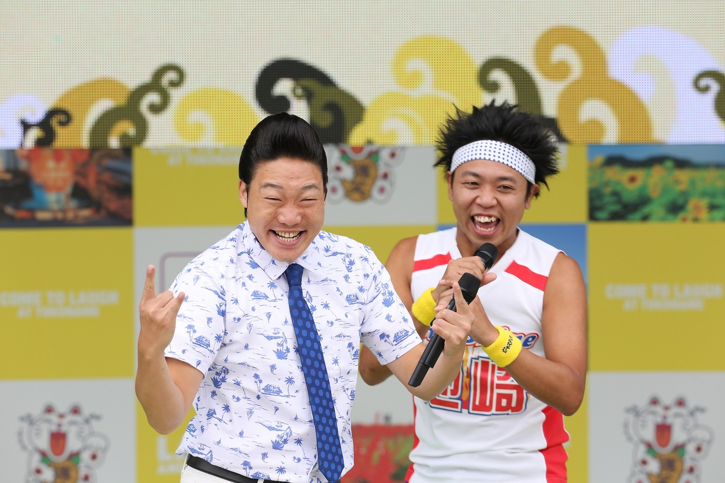 「常滑お笑いEXPO2017 in 知多半島」2日目のオープニングに登場した（左から）ANZEN漫才みやぞん、サンシャイン池崎。