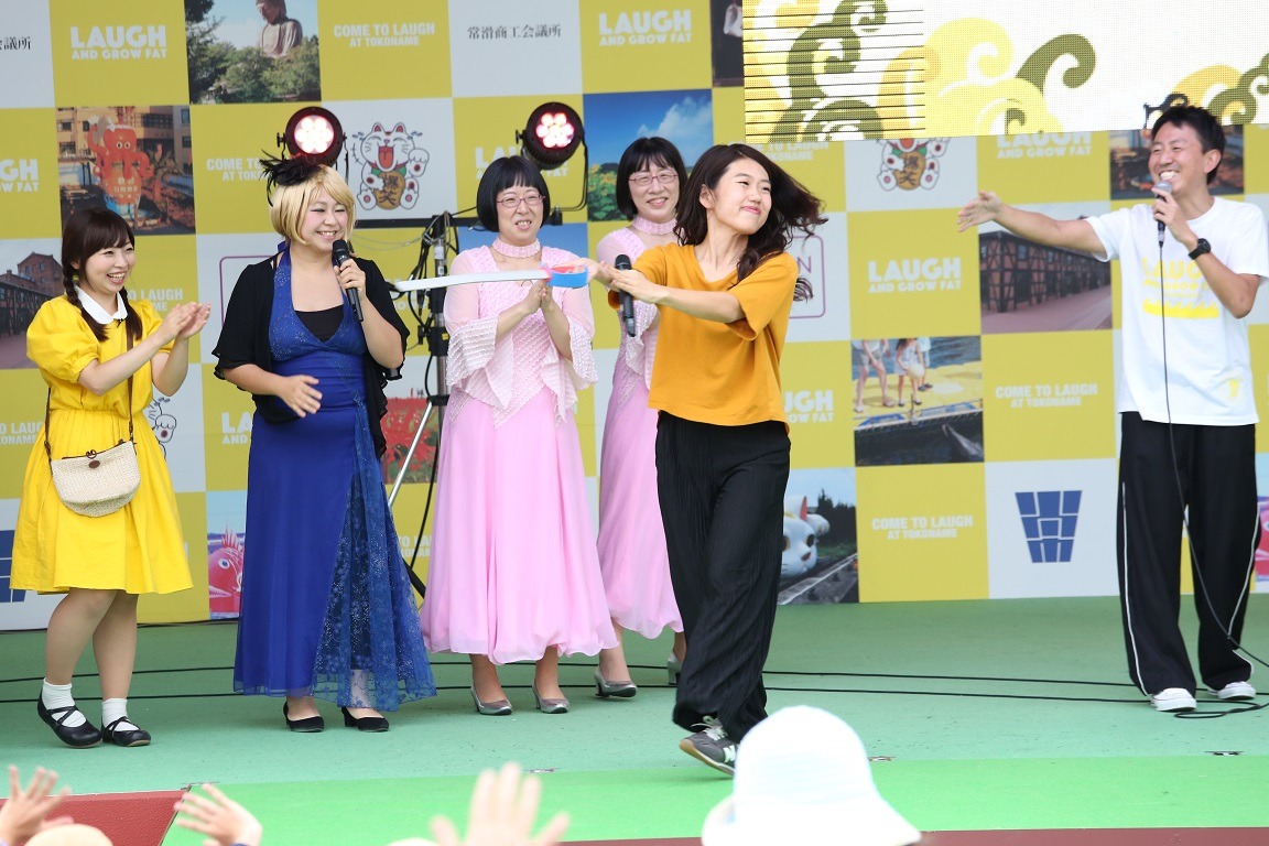 「女のバトル！芸人VSアイドル」のワンシーン。