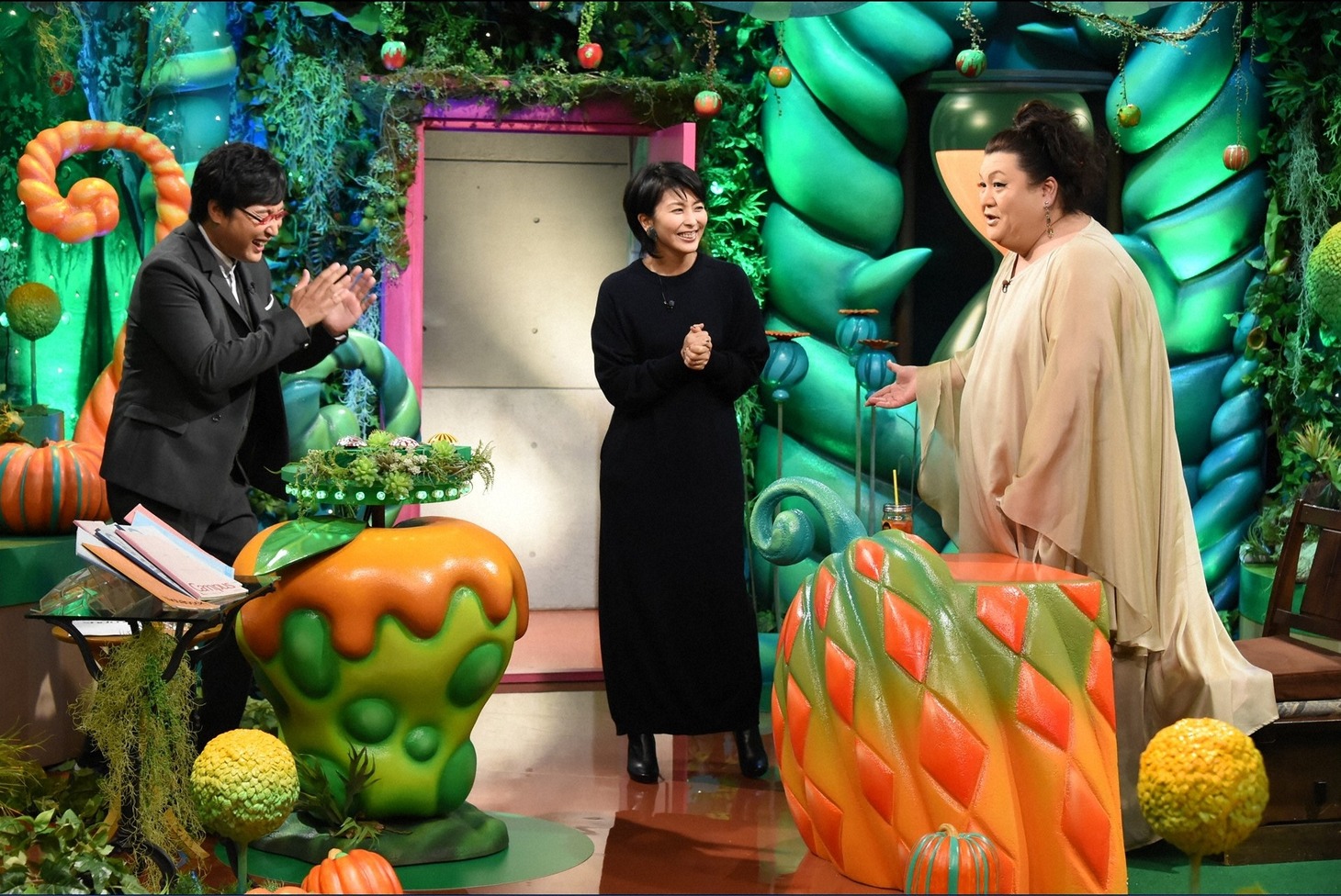 （左から）南海キャンディーズ山里、松たか子、マツコ・デラックス。(c)TBS