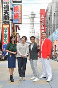 左から小島瑠璃子、友近、中川家。(c)読売テレビ