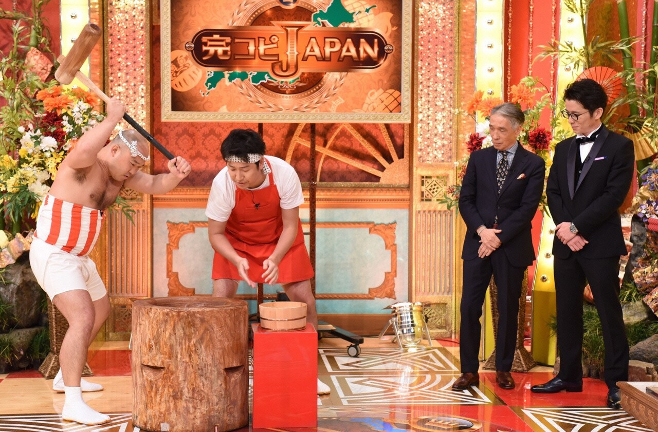 高速餅つきに挑戦するクールポコ。（左）。(c)読売テレビ