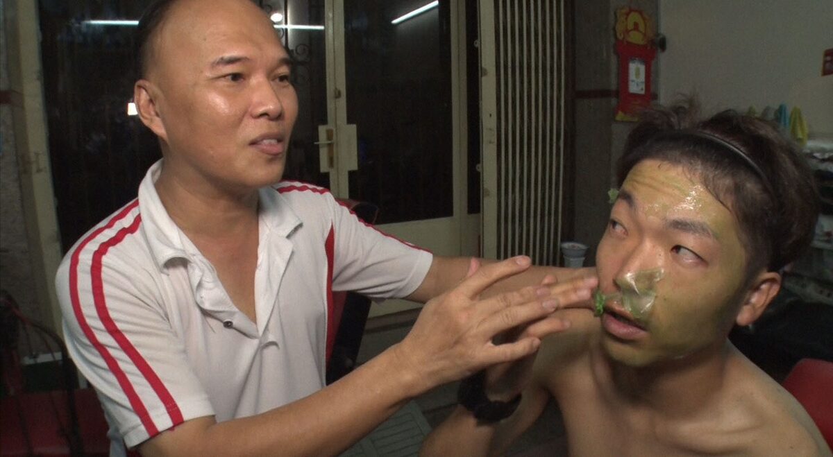 ホーチミンを訪れるアキナ秋山 右 C Mbs 画像ギャラリー 1 5 お笑いナタリー