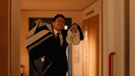 ファブリーズの新CM「臭くなった息子」篇のワンシーン。