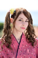 VR映像にも出演する仲居役のユリコタイガー。