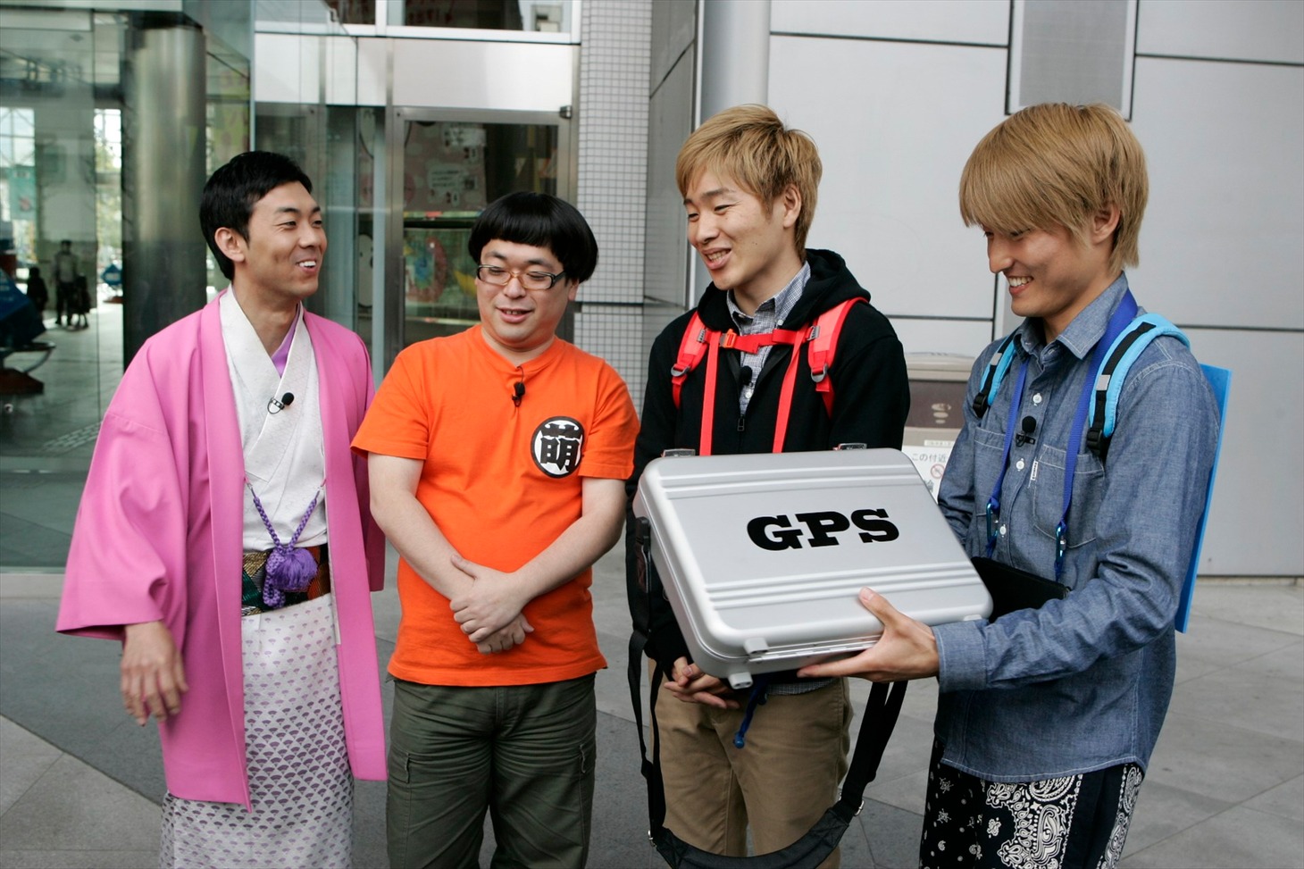 「ジャルやるっ！」に出演した、ジャルジャルと天津。(c)関西テレビ