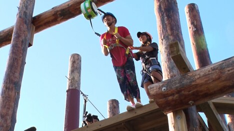 ミニバンジージャンプに挑む松本人志。(c)ABC