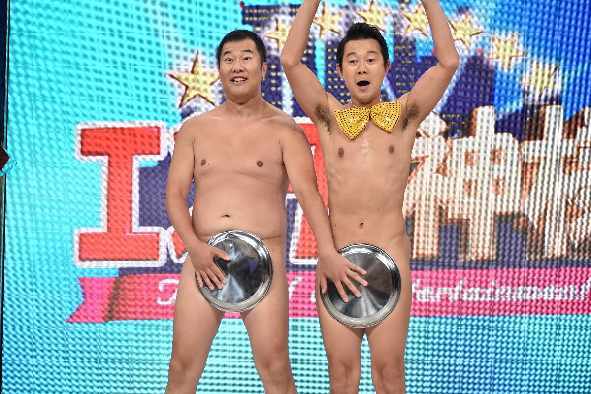 左からとにかく明るい安村、アキラ100%。(c)日本テレビ