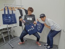 グッズを着用したフースーヤ。