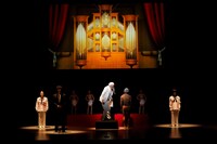 ベンジャミン・ボーナス楽団によるオープニング。