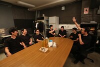 大喜利コーナー「ドアで遊ぼう」のワンシーン。(c)BSフジ