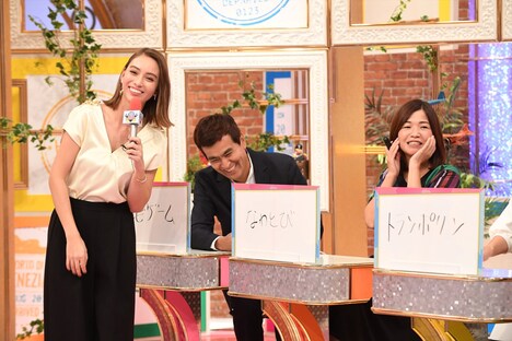 「世界！ちょっといいですか？～色んな国で同じコト聞いてみた～」のワンシーン。(c)関西テレビ