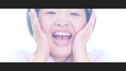 おかずクラブが出演するPR動画「Bathroom Dance」のワンシーン。