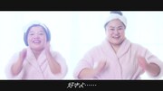 おかずクラブが出演するPR動画「Bathroom Dance」のワンシーン。