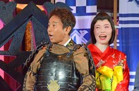 左からダウンタウン浜田、尼神インター誠子。