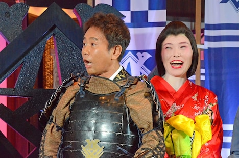 左からダウンタウン浜田、尼神インター誠子。