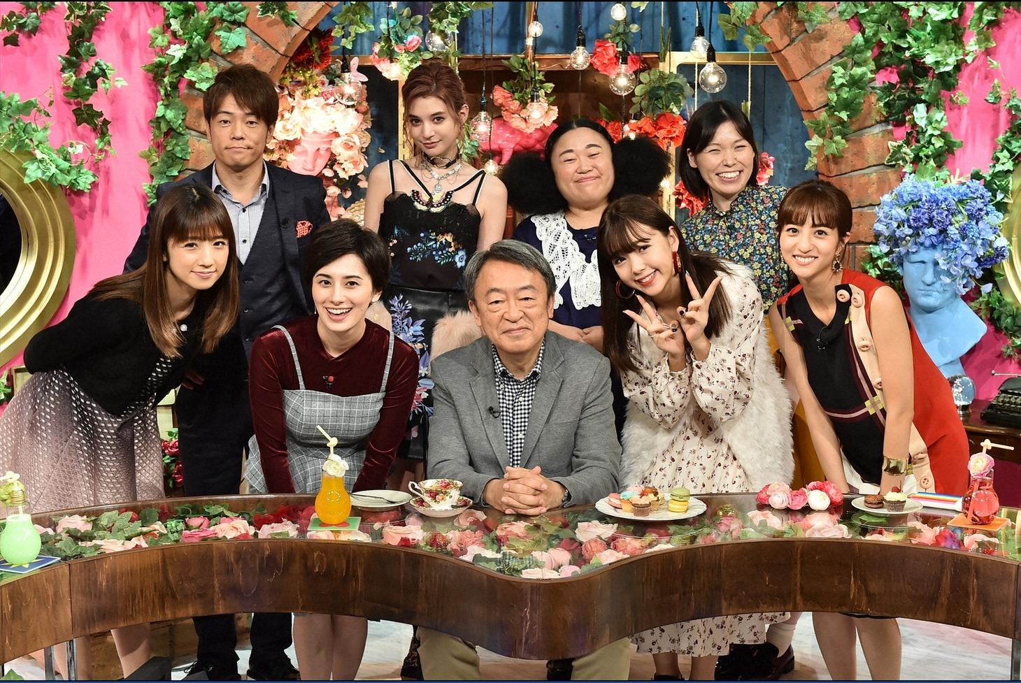 「池上彰と“女子会”」の出演者たち。(c)TBS