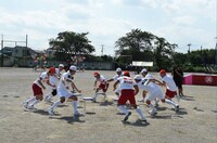 「イス取り合戦」の様子。(c)TBS