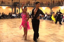 「中居正広のキンスマスペシャル」で社交ダンスの国際大会に出場するキンタロー。＆ロペスペア。(c)TBS