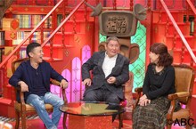 （左から）ナインティナイン岡村、ビートたけし、なるみ。