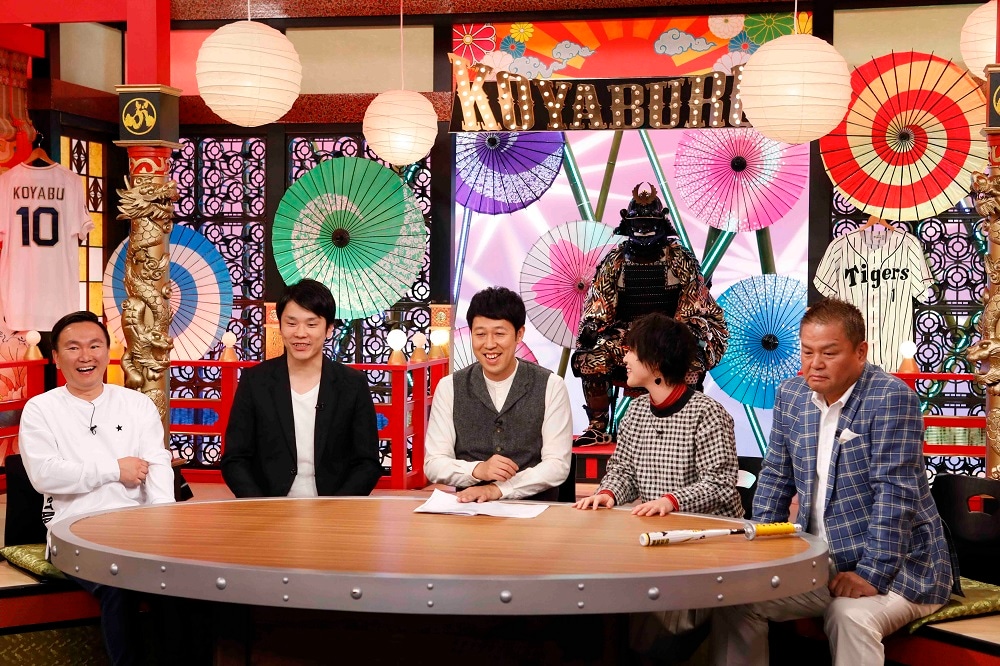 「コヤぶるッ！SPORTS」初回に出演する、（左から）かまいたち、小籔千豊、宇都宮まき、金村義明。(c)関西テレビ