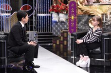 左から有吉弘行、ダコタ・ローズ。(c)日本テレビ