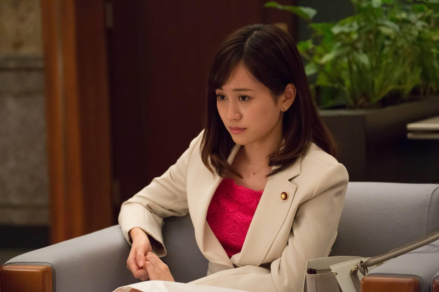 前田敦子演じる小出未亜。(c)フジテレビ