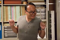 ドラマ「片想いの敵」に出演するトレンディエンジェルたかし。(c)フジテレビ