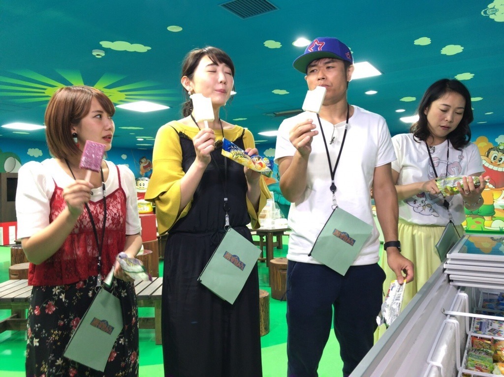 （左から）岡井千聖、おのののか、品川祐、椿鬼奴。(c)CBC