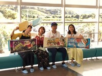 赤城乳業の工場を訪れる一行。(c)CBC